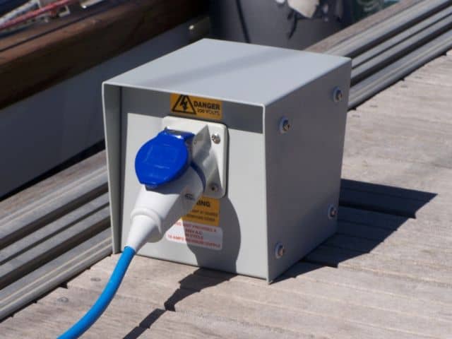 ROLINE unit RVS 2x CEE WCD GEMONTEERD