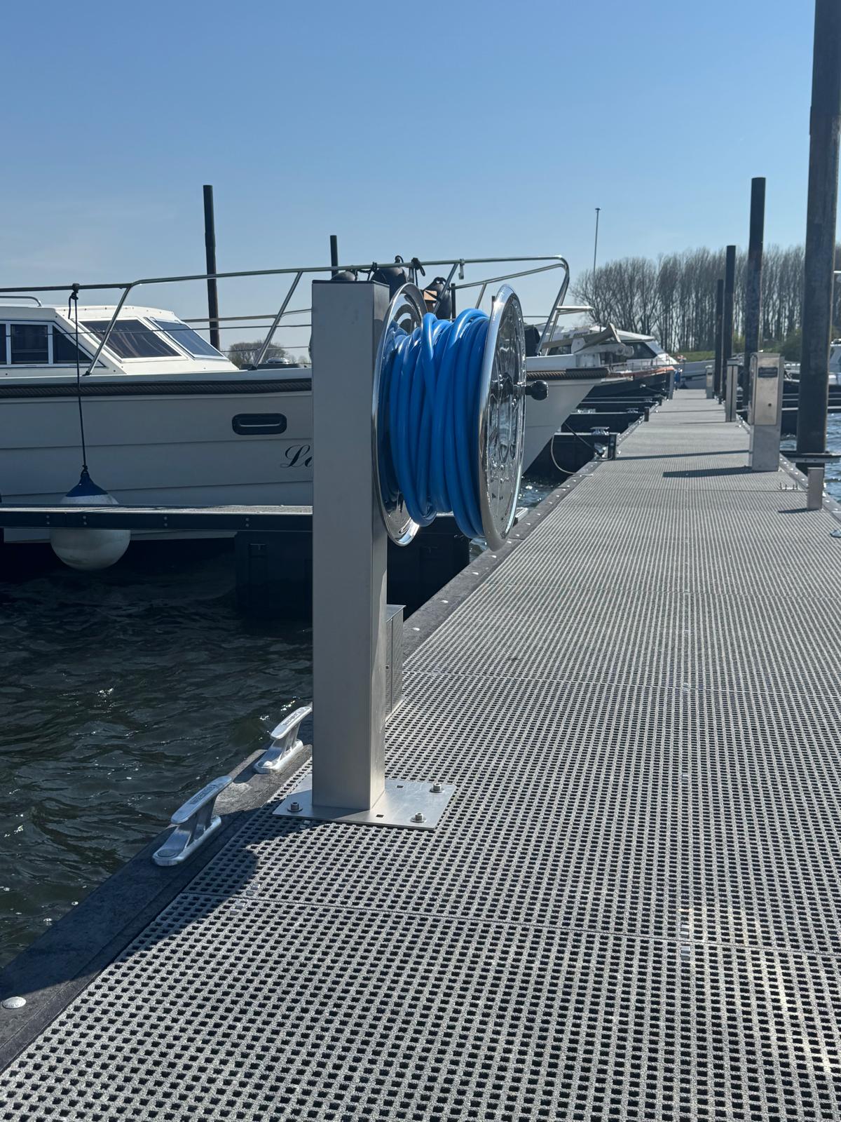 RVS Waterzuil met haspel